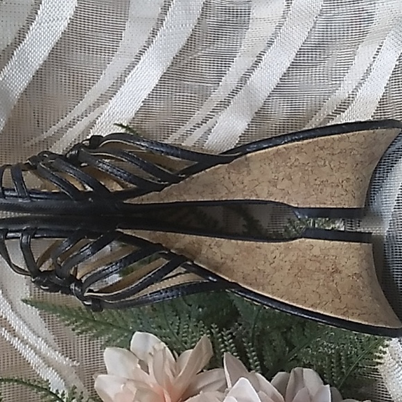 Gorgeous Small Wedge Hush Puppies Sandals-Like New - Picture 5 of 11